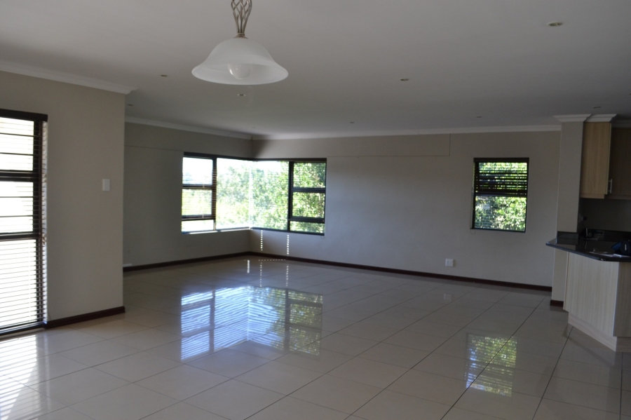 To Let 4 Bedroom Property for Rent in Beacon Bay Eastern Cape